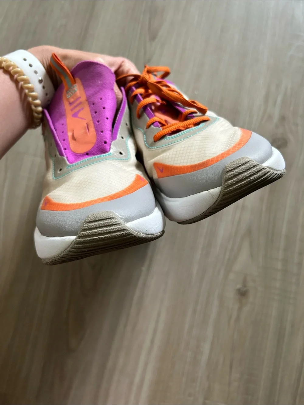 Nike Air Max Dia SE Sneakers Women’s Size 8 AR7410-106